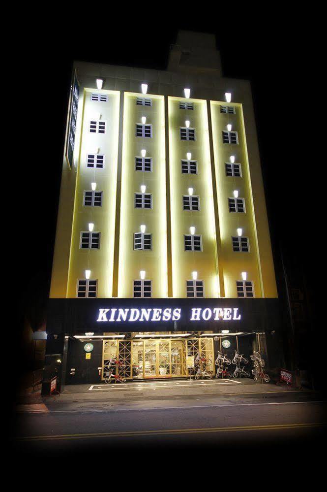 Kindness Hotel - Tainan Chihkan Tower Kültér fotó